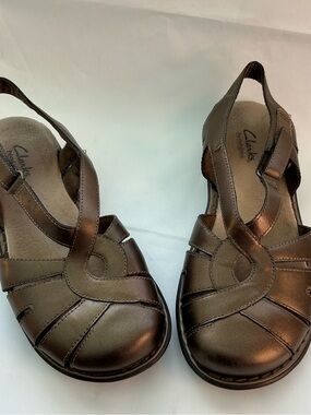Clarks Bendables  Ankle Strap Metallic Bronze Leather Slingback Sandals Size 7M